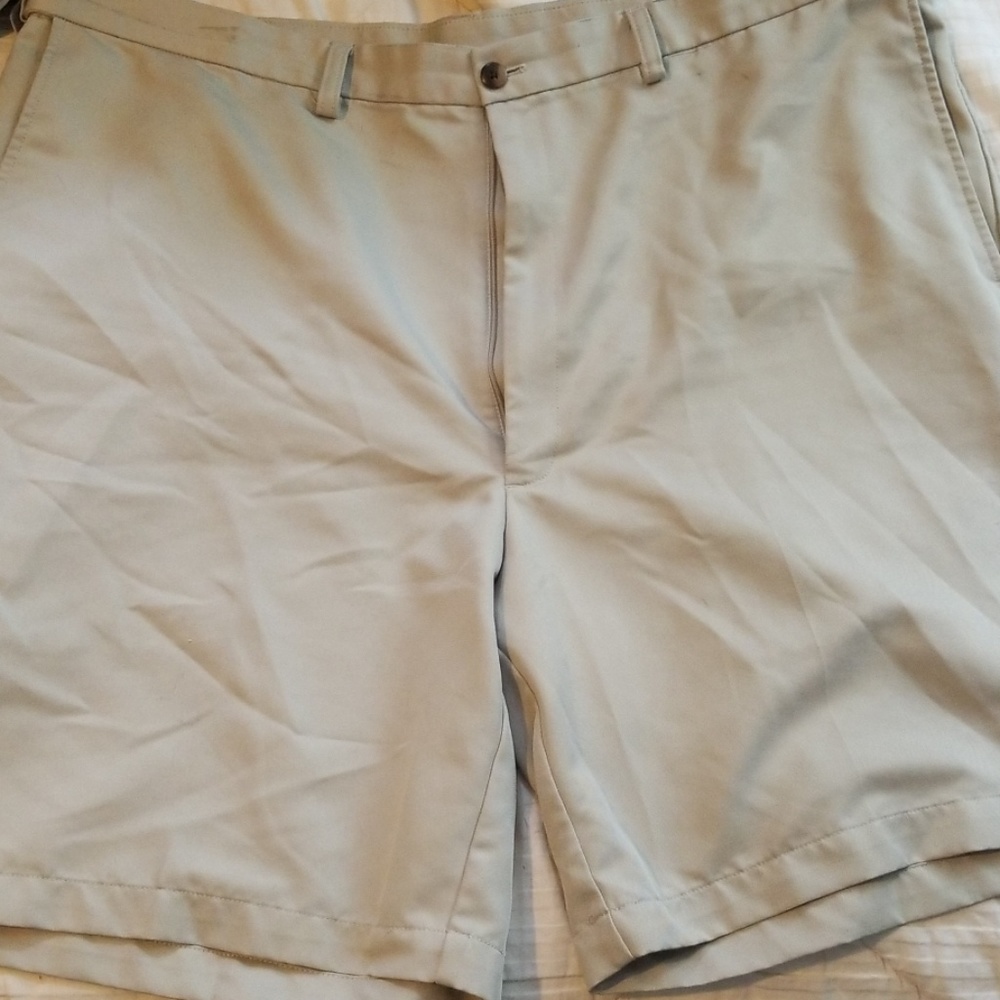 Men's size 42 khaki shorts